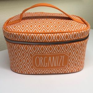 🎀 Rae Dunn bag vanity train